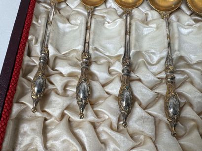 Série de 12 petites cuillères en argent et...