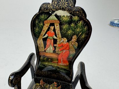 RUSSIE, École de Palekh, dans le goût de.
Fauteuil...