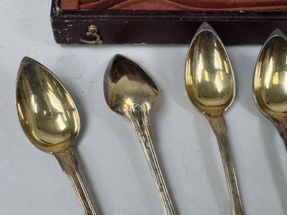 Série de 12 petites cuillères en argent doré...