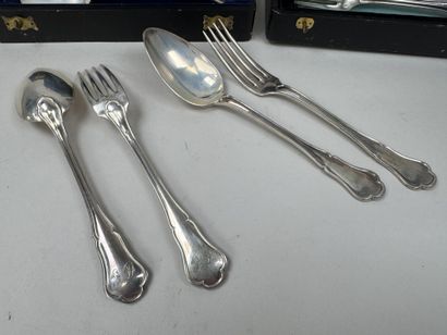 Série de 12 couverts de table en argent 950/1000,...