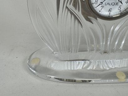 LALIQUE.
Modèle aux Iris.
Pendule de table...
