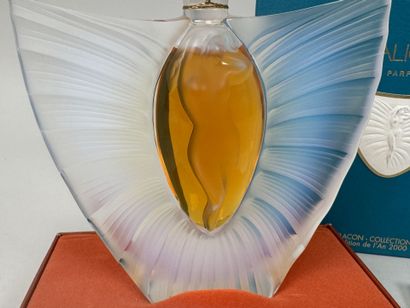 LALIQUE, France.
Flacon de parfum modèle...