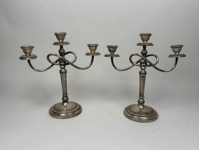 Paire de flambeaux en argent étranger 800/1000,...