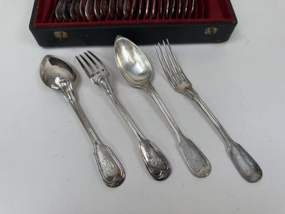 Série de 12 couverts à entremet en argent...