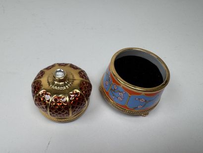 FABERGE & TFM.
A music box in the shape of...