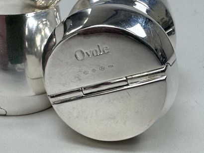 OVALE.
Deux étuis pour bouchon de champagne...