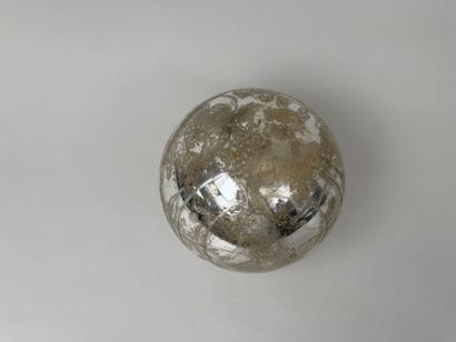 Importante boule de Noël ou de Pardon ancienne...