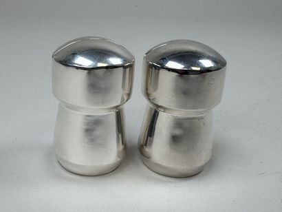 OVALE.
Deux étuis pour bouchon de champagne...