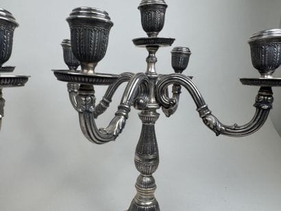 Paire de flambeaux en argent étranger à 4...