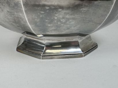 Grande soupière couverte en argent 950/1000,...