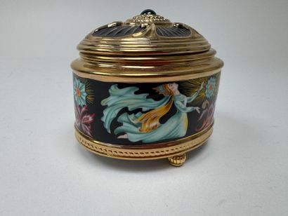 FABERGE & TFM.
Oval-shaped music box that...