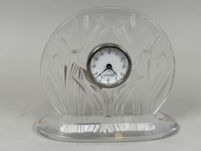 LALIQUE.
Modèle aux Iris.
Pendule de table...