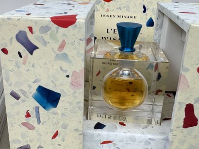 Ensemble de trois flacons de parfum comprenant...