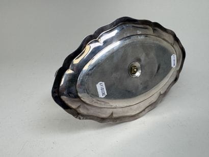 Saucière sur présentoir fixe en argent 950/1000,...