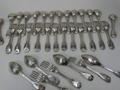 Série de 18 cuillères de table et 15 fourchettes...