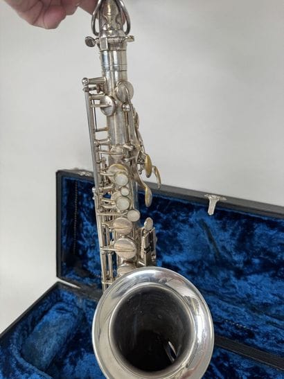 SELMER & Cie, 4 Place DANCOURT à Paris.
Saxophone...