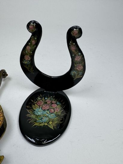 RUSSIA, Palekh School style.
Curved, lacquered...