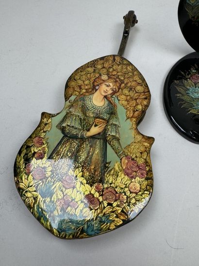 RUSSIA, Palekh School style.
Curved, lacquered...