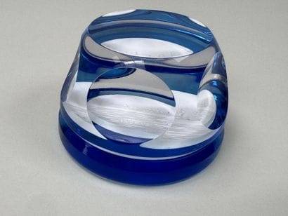 Cristal de SEVRES.
Presse-papier en cristal...