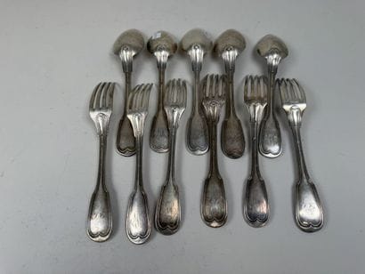 Cinq couverts et une fourchette en argent...
