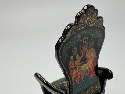 RUSSIE, École de Palekh, dans le goût de.
Fauteuil...