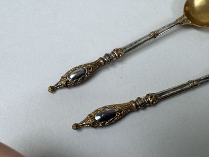 Série de 12 petites cuillères en argent et...
