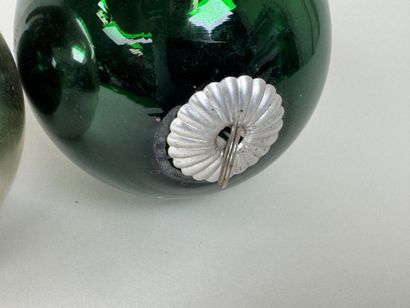 Trois boules de Noël ou de Pardon anciennes...