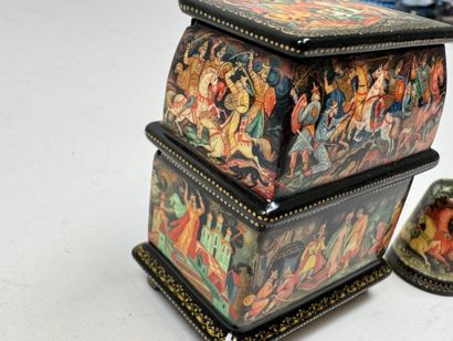 RUSSIE, École de Palekh, dans le goût de.
Boite...