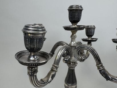 Paire de flambeaux en argent étranger à 4...