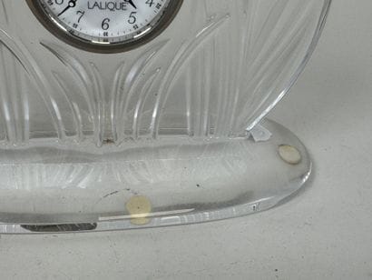 LALIQUE.
Modèle aux Iris.
Pendule de table...
