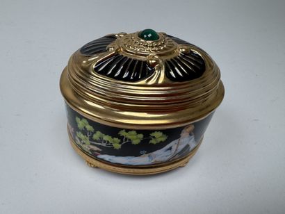 FABERGE & TFM.
Oval-shaped music box that...