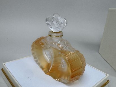 LALIQUE, France.
Flacon de parfum modèle...