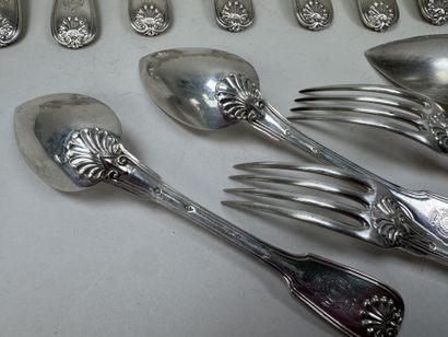 Série de 18 cuillères de table et 15 fourchettes...