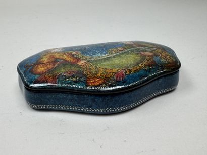 RUSSIA, Palekh School style.
Curved, scalloped-edged...