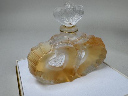 LALIQUE, France.
Flacon de parfum modèle...