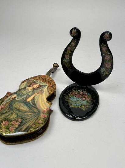 RUSSIA, Palekh School style.
Curved, lacquered...