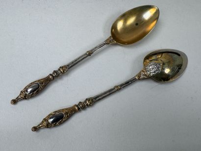 Série de 12 petites cuillères en argent et...