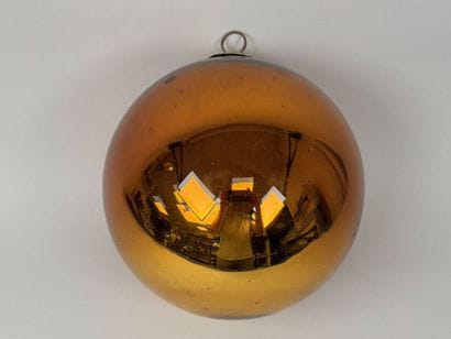 Importante boule de Noël ou de Pardon ancienne...