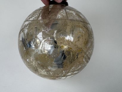 Importante boule de Noël ou de Pardon ancienne...
