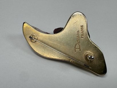 DAUM France.
Broche en pâte de verre et métal...