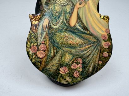 RUSSIA, Palekh School style.
Curved, lacquered...