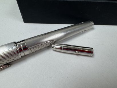 S.T. DUPONT in Paris.
OLYMPIO model.
Chrome-plated...