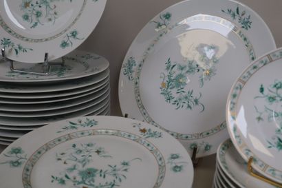 BERNARDAUD & Cie. à Limoges.
Modèle PEKIN.
Partie...