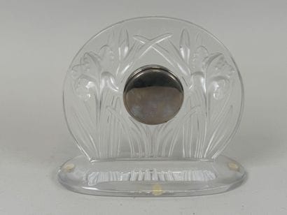 LALIQUE.
Modèle aux Iris.
Pendule de table...