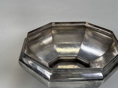 Grande soupière couverte en argent 950/1000,...