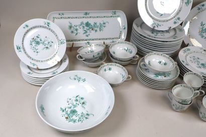 BERNARDAUD & Cie. à Limoges.
Modèle PEKIN.
Partie...