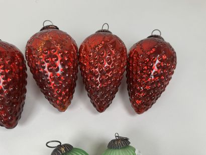 Collection de 9 boules de Noël en verre coloré,...