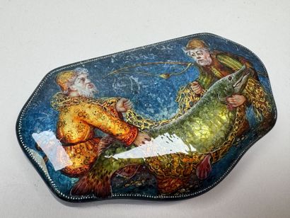 RUSSIA, Palekh School style.
Curved, scalloped-edged...