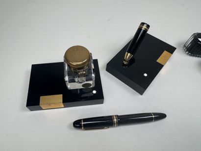 MONT BLANC.
Nécessaire de bureau e, verre,...