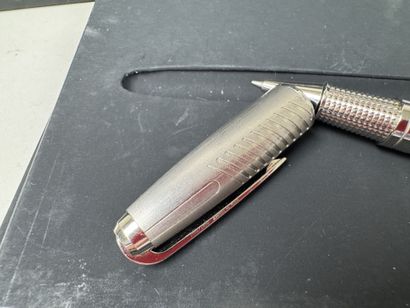 S.T. DUPONT in Paris.
OLYMPIO model.
Chrome-plated...